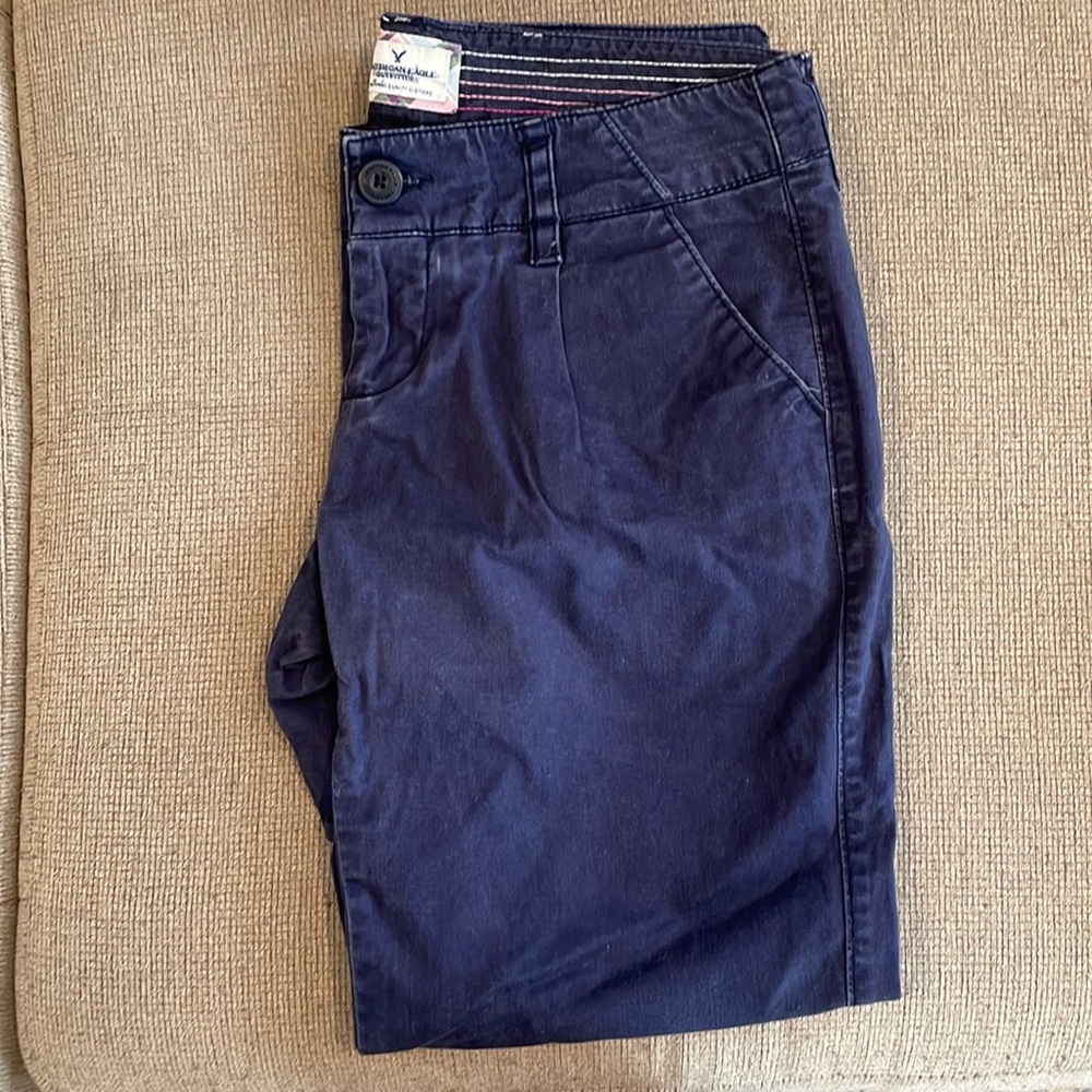 American Eagle navy capris